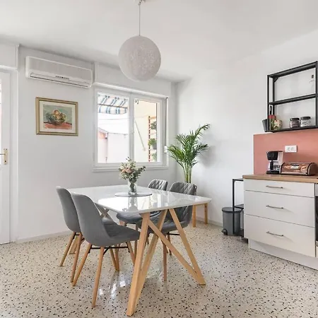 Center + Balcony Apartman