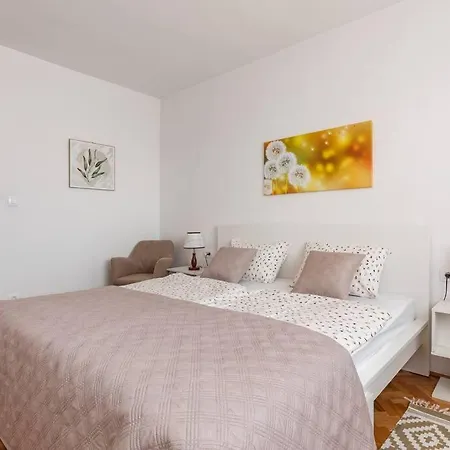 Center + Balcony