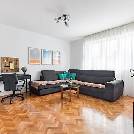 Center + Balcony Apartment